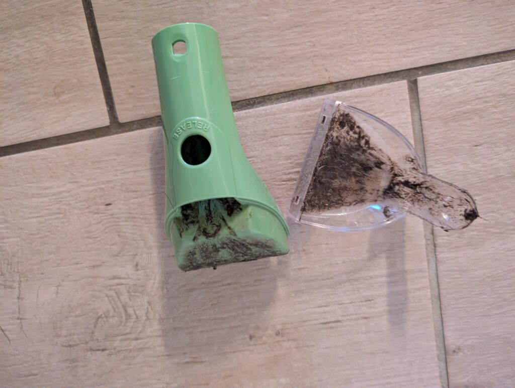 BISSELL Little Green Waschsauger Bürste vor der Reinigung