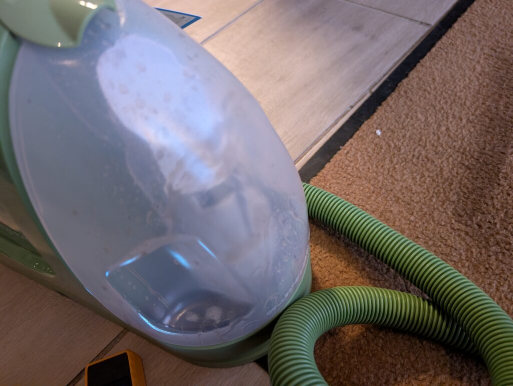 BISSELL Little Green Waschsauger Schmutzwassertank bei Selbstreinigung