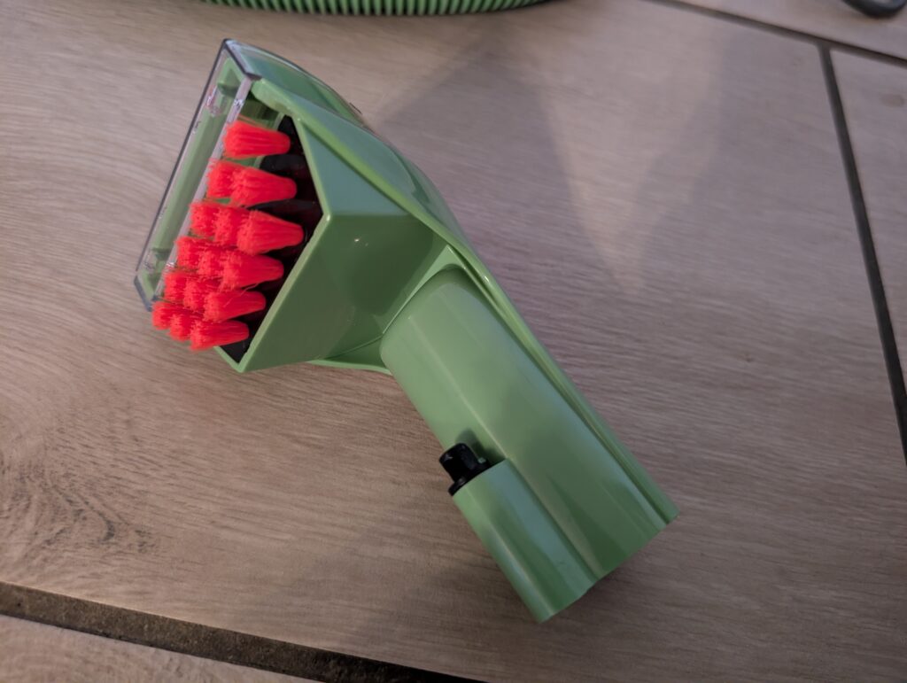 BISSELL Little Green Waschsauger Teppichbürste seitlich