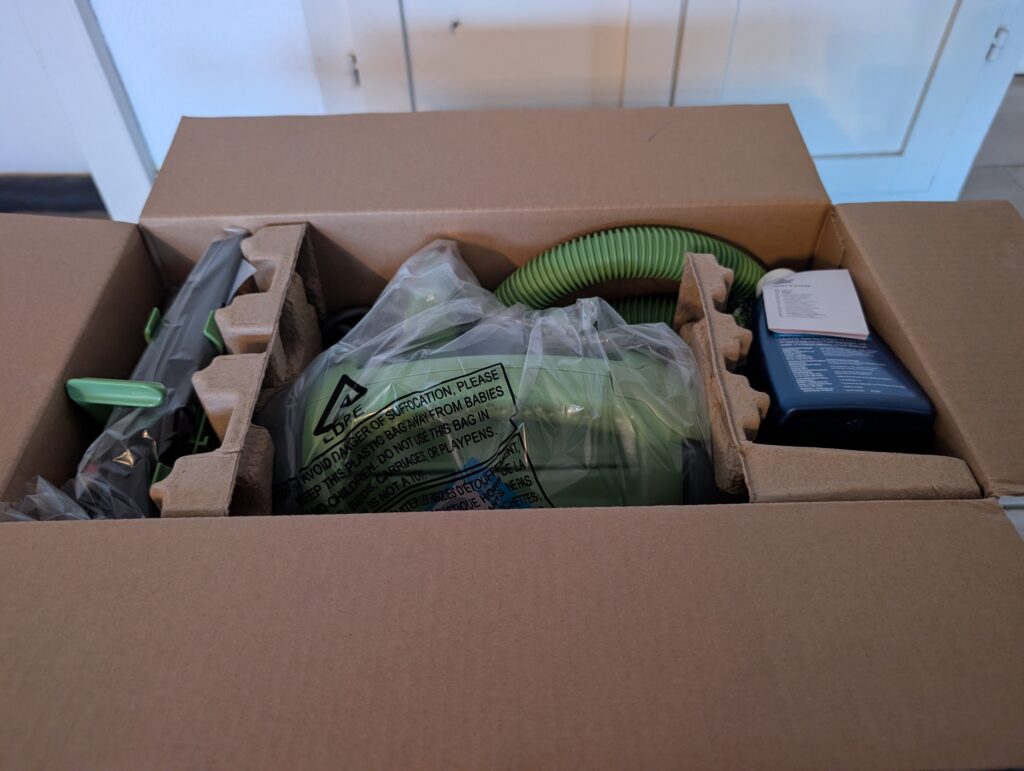 BISSELL Little Green Waschsauger Verpackung geöffnet