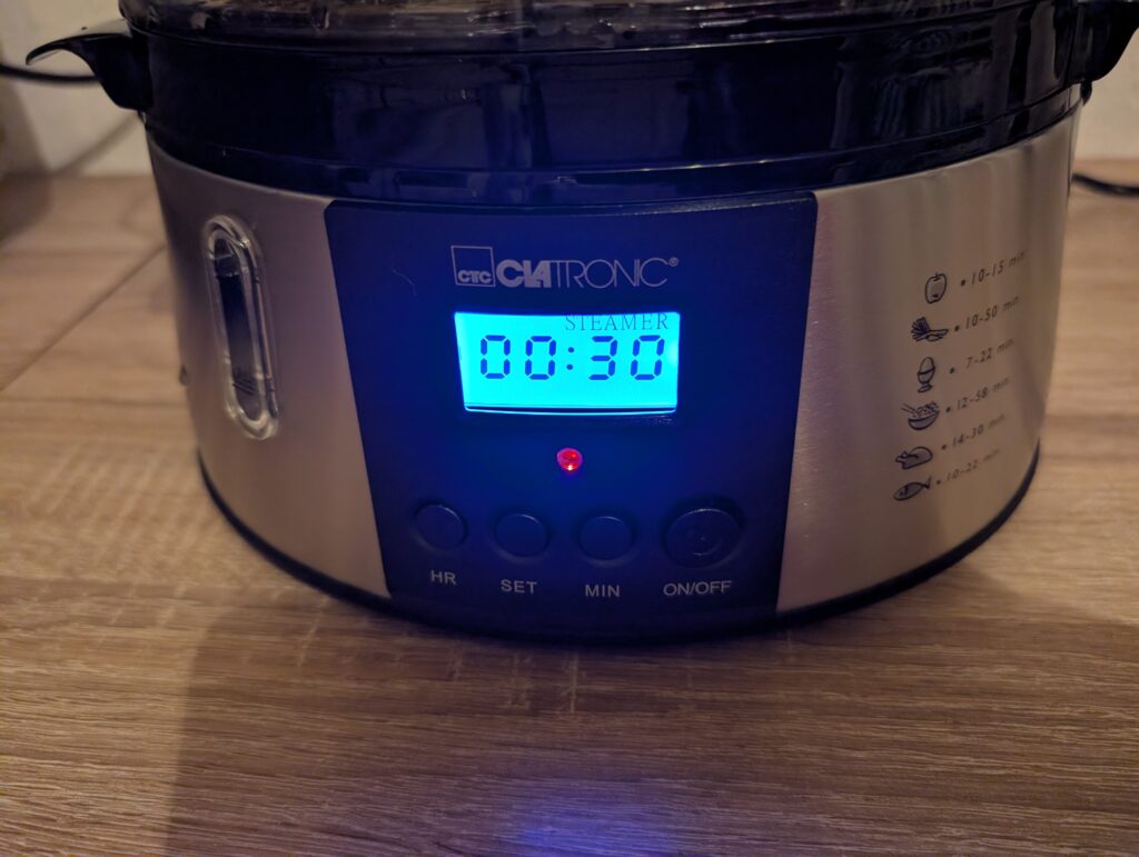 Clatronic DG 3547 Dampfgarer in Betrieb