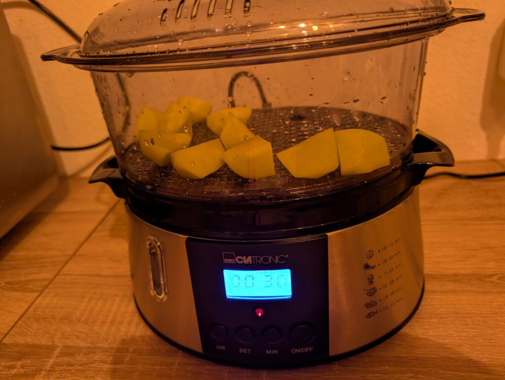 Clatronic DG 3547 Dampfgarer mit einem Garbehälter