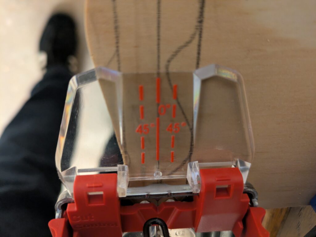 CutControl der Bosch PST 900 PEL Stichsäge im Einsatz