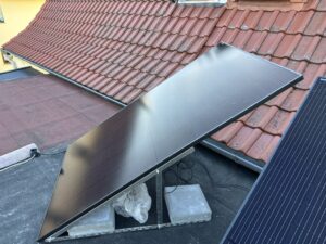 EcoFlow-STREAM-Balkonkraftwerk-Solarmodul-von-der-Seite-1024x768