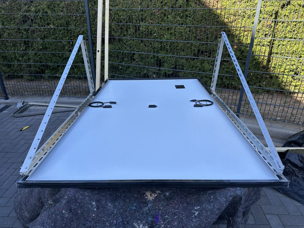 EcoFlow-STREAM-Balkonkraftwerk-Solarmodul-von-hinten-1024x768