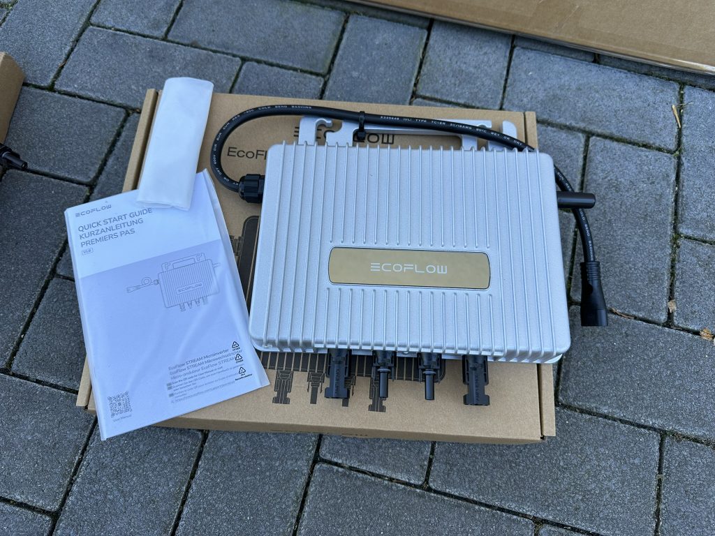 EcoFlow-STREAM-Balkonkraftwerk-Wechselrichter-auf-Verpackung-1024x768