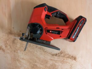 Einhell TE-JS 1880 Li – Solo Stichsäge mit Sägemehl