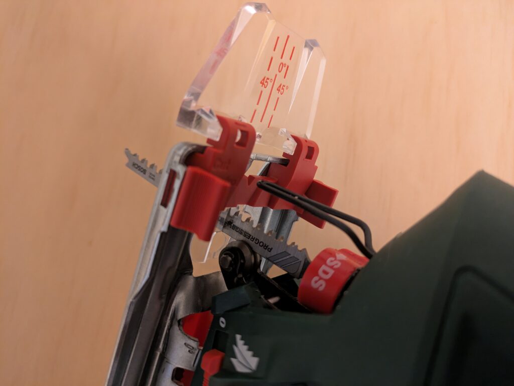 Einsatzbereite Bosch PST 900 PEL Stichsäge