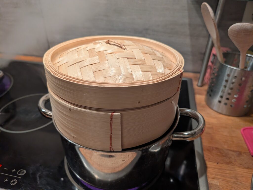 Ibili-Bambus-Dampfgarer auf dem Topf