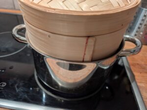 Ibili-Bambus-Dampfgarer mit Topf Detail