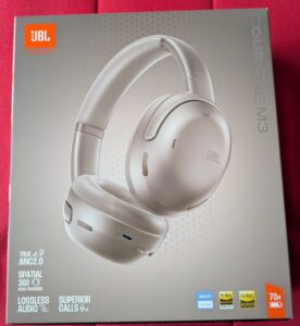 JBL Tour One M3 Noise-Cancelling-Kopfhörer Box