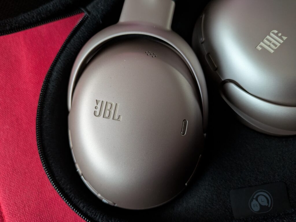 JBL Tour One M3 Noise-Cancelling-Kopfhörer Detailansicht