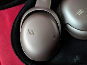 JBL Tour One M3 Noise-Cancelling-Kopfhörer Detailansicht