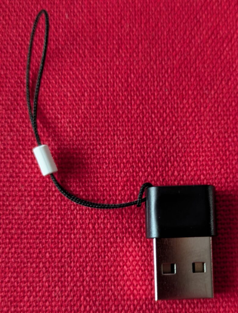 JBL Tour One M3 Noise-Cancelling-Kopfhörer USB-Stick