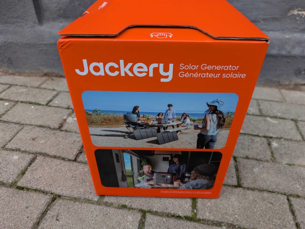 Jackery 1000 v2 Powerstation verpackt von links