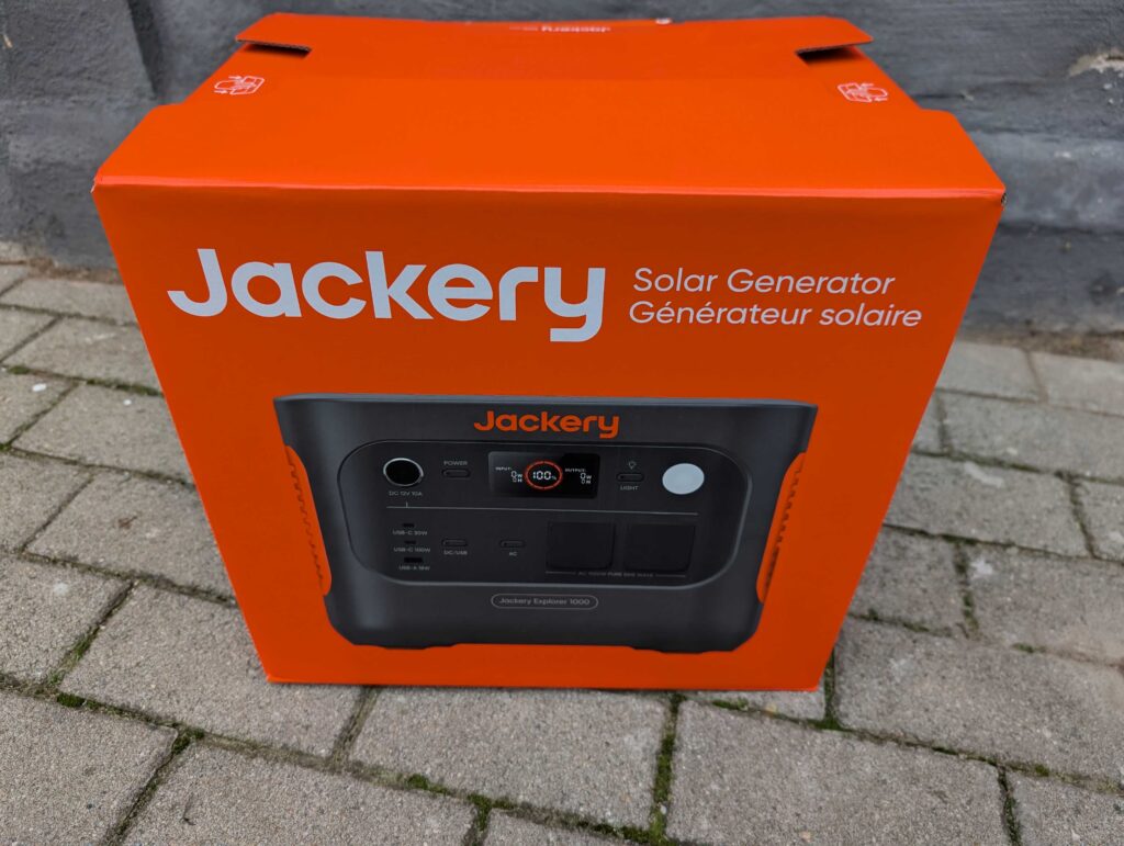 Jackery 1000 v2 Powerstation verpackt von vorne