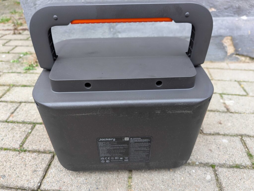 Jackery 1000 v2 Powerstation von hinten