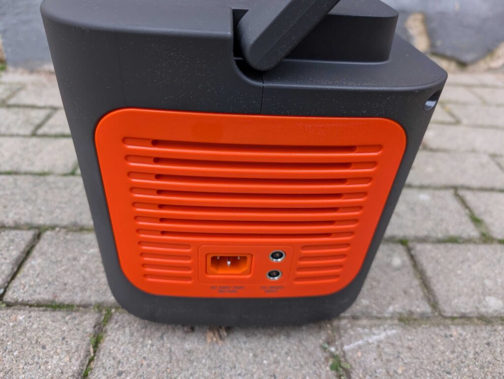 Jackery 1000 v2 Powerstation von links