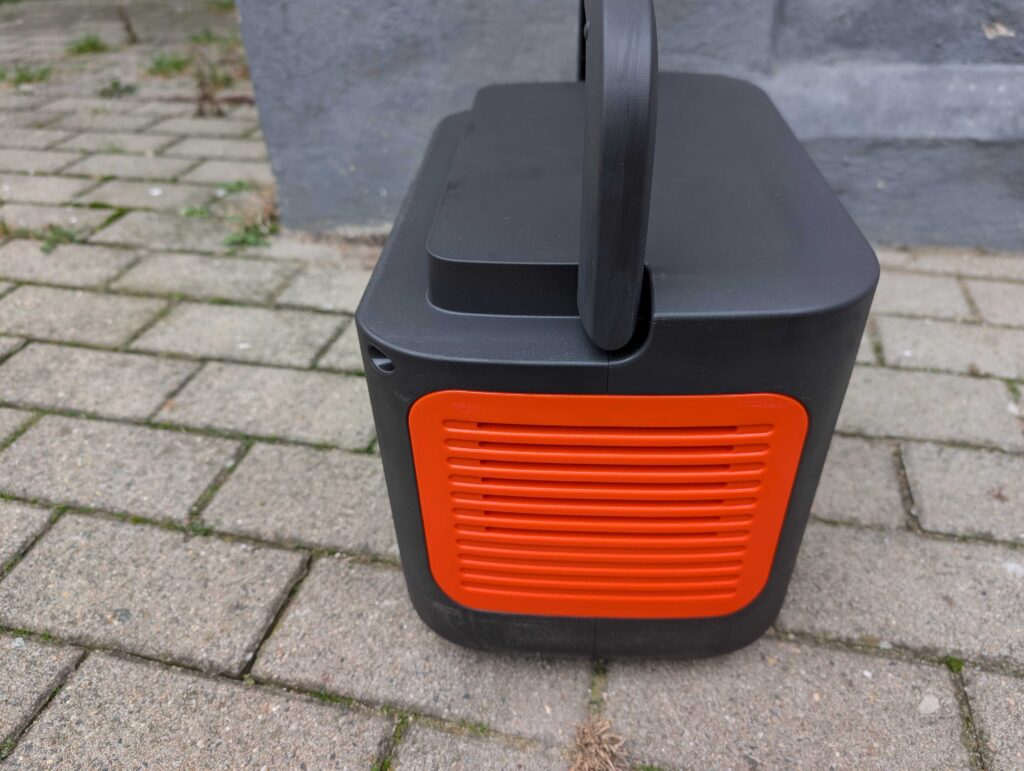 Jackery 1000 v2 Powerstation von rechts