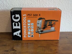 Karton der AEG PST 500 Stichsäge von vorne