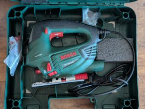 Koffer der Bosch PST 900 PEL Stichsäge geöffnet (3)