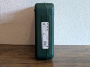 Koffer der Bosch PST 900 PEL Stichsäge von links