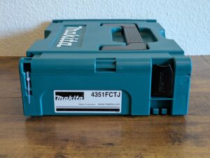 Koffer der Makita 4351 FCTJ Stichsäge von links