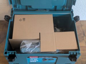 Koffer der Makita JV001GD101 Stichsäge geöffnet