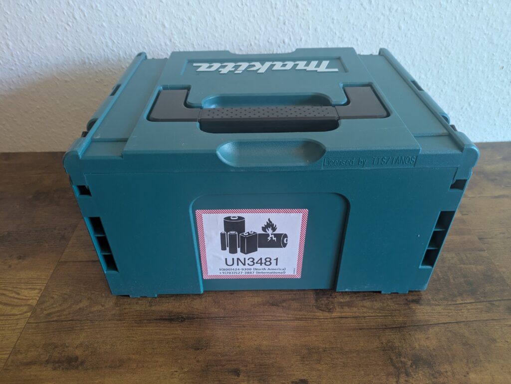 Koffer der Makita JV001GD101 Stichsäge von hinten