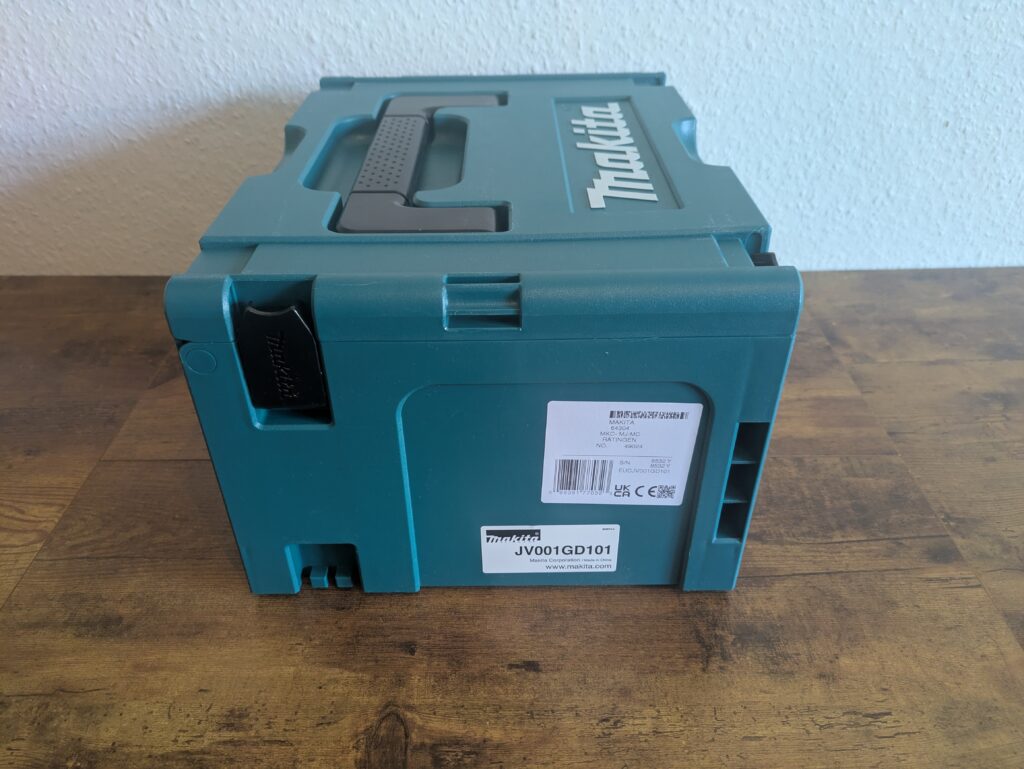 Koffer der Makita JV001GD101 Stichsäge von links