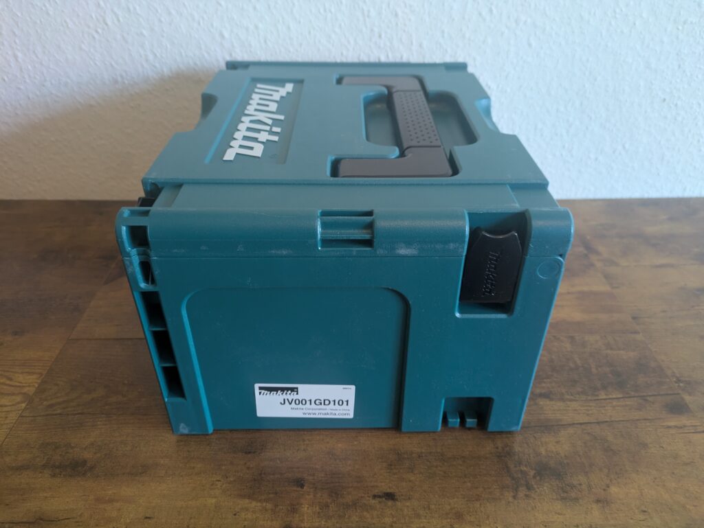 Koffer der Makita JV001GD101 Stichsäge von rechts
