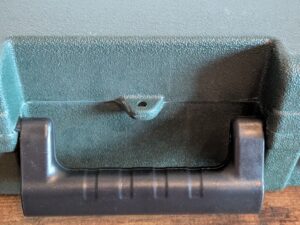 Kofferverschluss der Metabo STEB 65 Quick Stichsäge