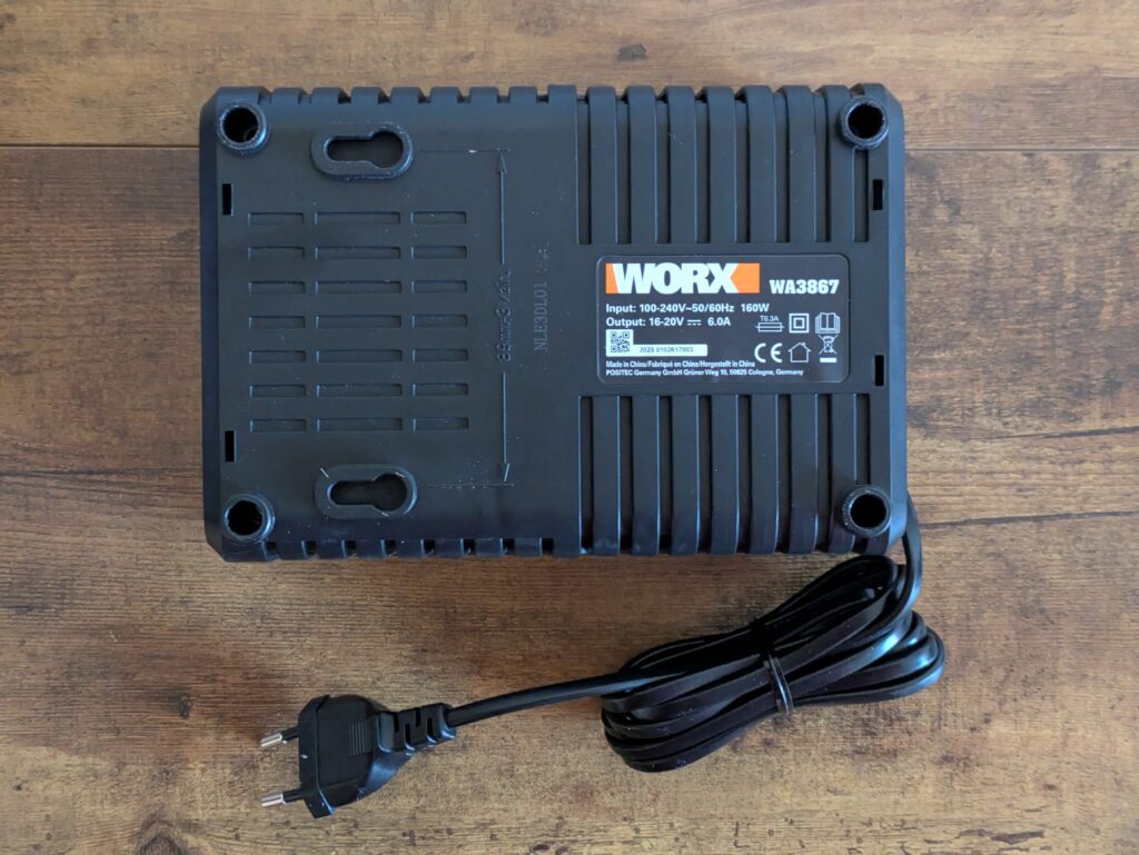 Ladegerät der WORX Nitro WX542 Stichsäge von unten