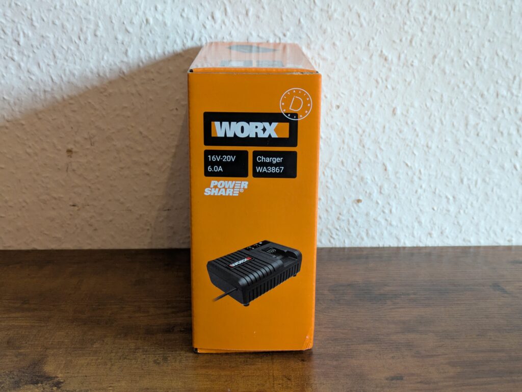 Ladegerätverpackung der WORX Nitro WX542 Stichsäge von rechts