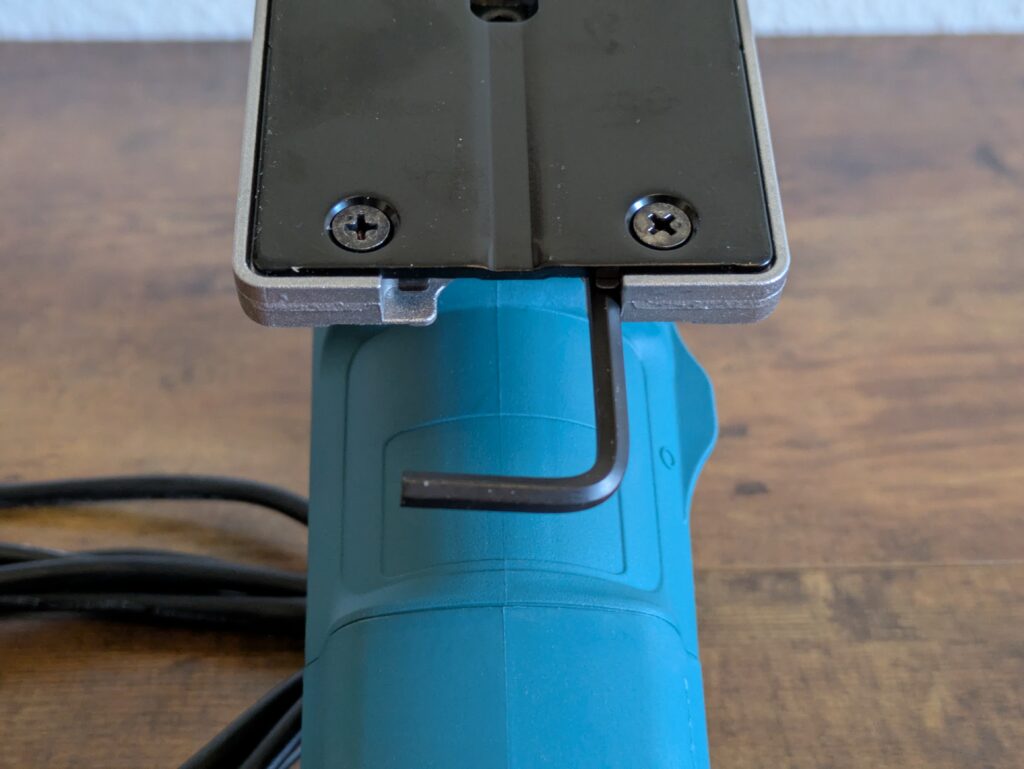 Makita 4351 FCTJ Stichsäge Sägeschuhaufnahme des Inbusschlüssels