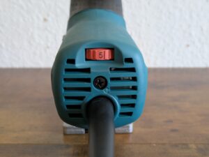 Makita 4351 FCTJ Stichsäge von hinten in der Nahansicht