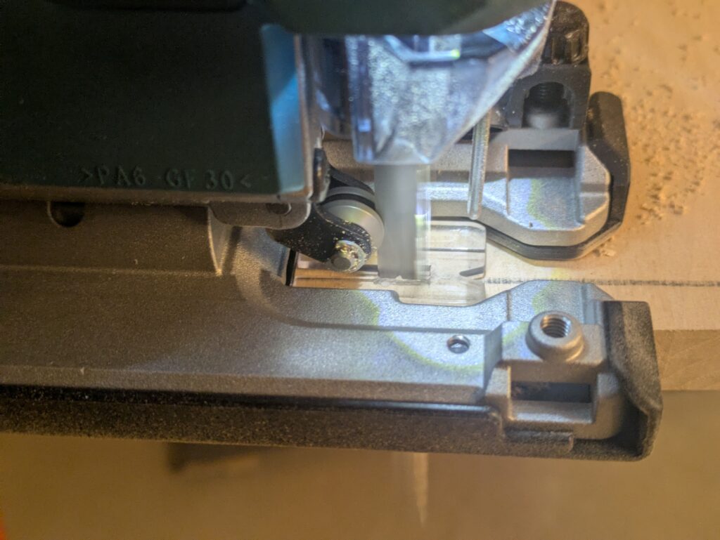 Makita JV001GD101 Stichsäge im Einsatz