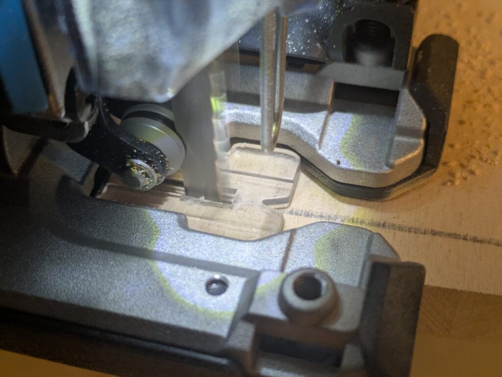 Makita JV001GD101 Stichsäge im Einsatz (2)