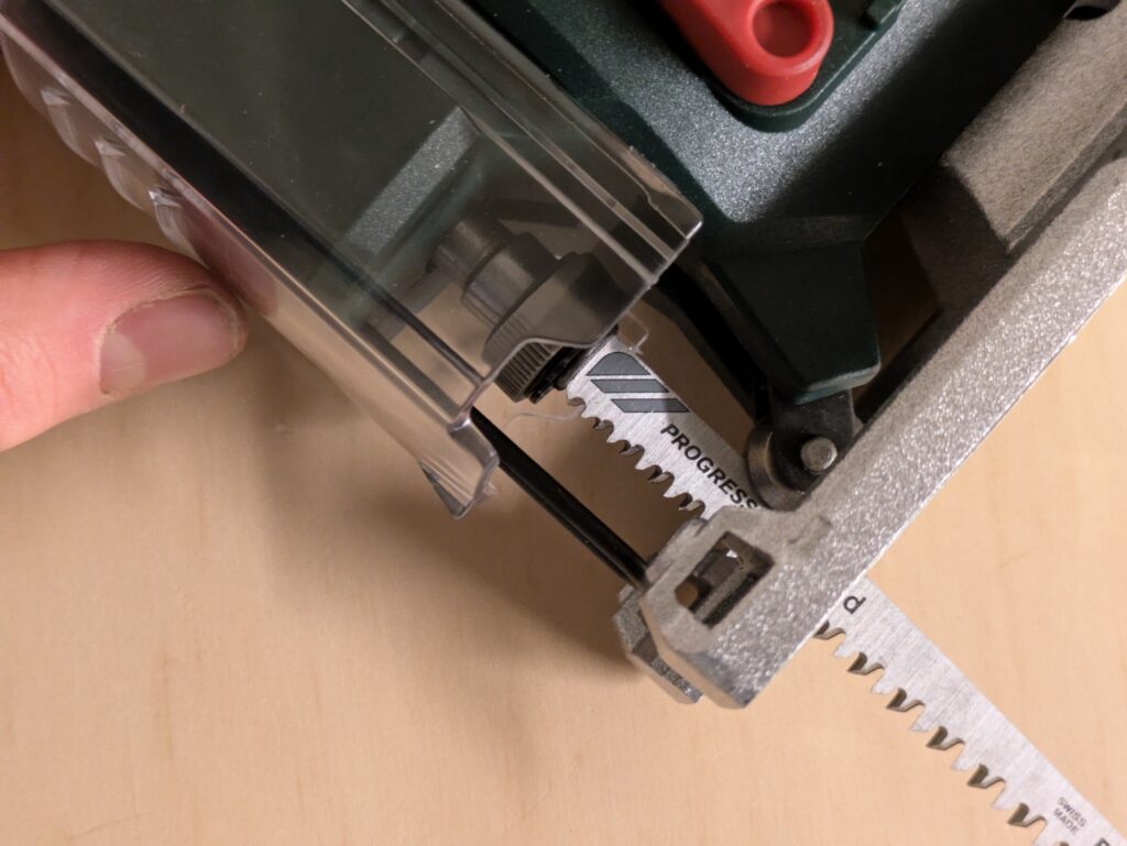 Metabo STEB 65 Quick Stichsäge mit Schutzhaube und Sägeblatt