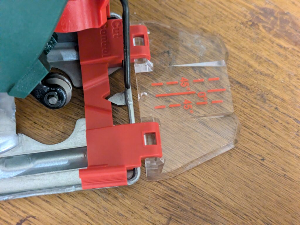 Montierte CutControlder Bosch PST 900 PEL Stichsäge