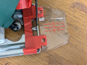 Montierte CutControlder Bosch PST 900 PEL Stichsäge