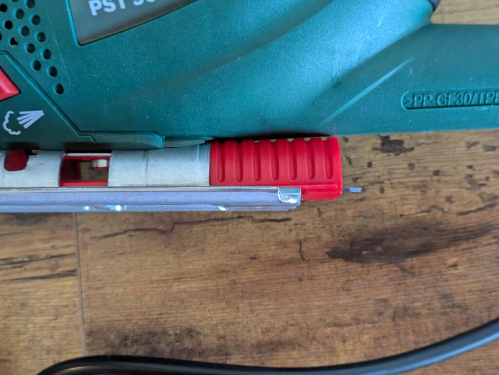 Sägeblattdepot der Bosch PST 900 PEL Stichsäge