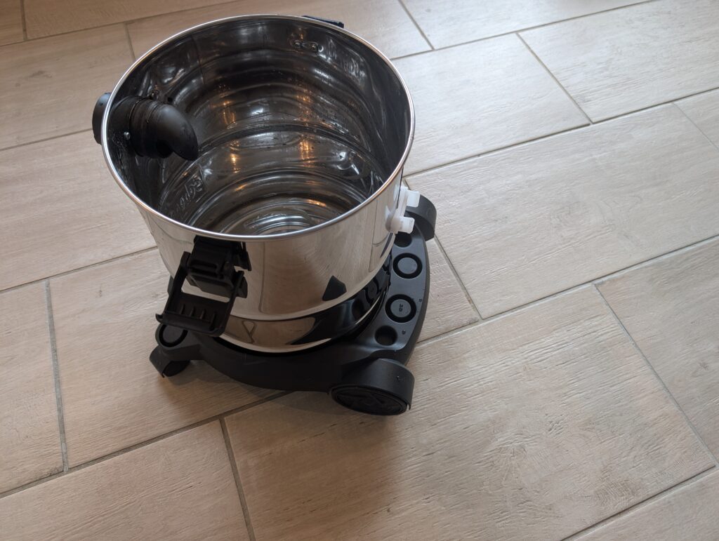 Scheppach SprayVac20 Waschsauger Schmutzwassertank ausgeleert