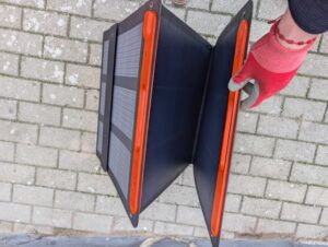 Solarpanel der Jackery 1000 v2 Powerstation von oben