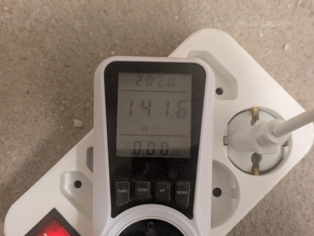 Stromverbrauch des Ladegerätes der Makita JV001GD101 Stichsäge