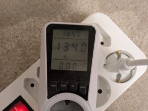 Stromverbrauch des Ladegerätes der WORX Nitro WX542 Stichsäge