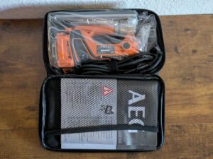 Tasche der AEG PST 500 Stichsäge geöffnet