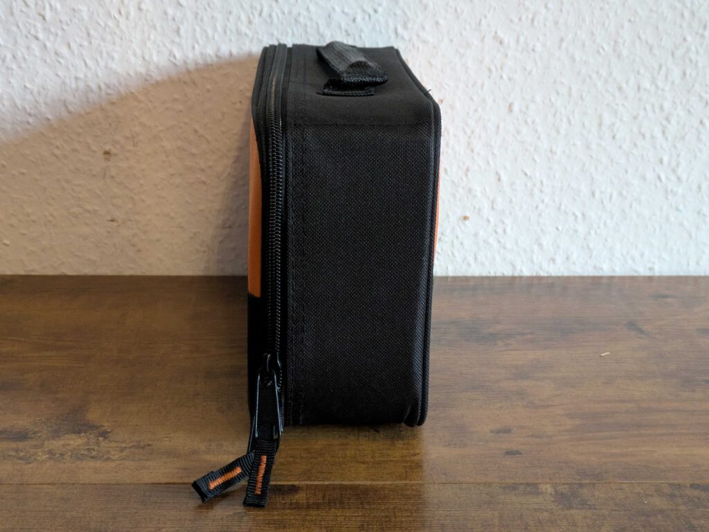 Tasche der AEG PST 500 Stichsäge von links