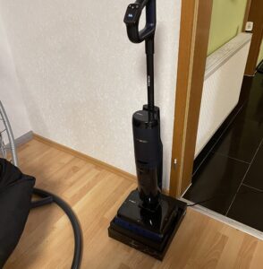 Tineco Floor One S7 Hartbodenreiniger lädt