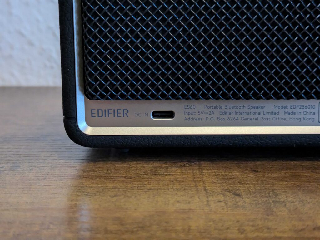 USB-Anschluss des Edifier ES60 Lautsprechers